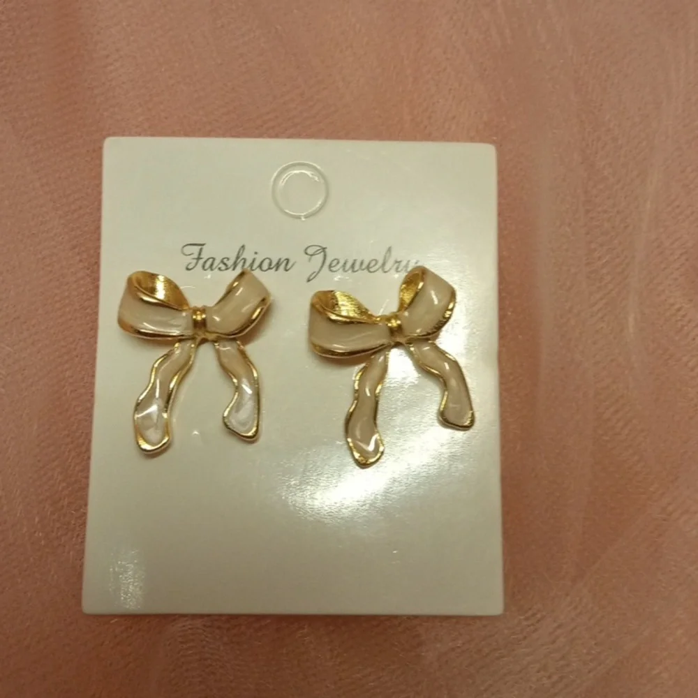 Pink Bow post and gold trim earrings - Picture 1 of 3